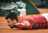 N.Djokovičiaus galimybės tęsti „Roland Garros“ turnyrą – miglotos: „Aš tik prašiau dažniau rūpintis aikštės kokybe“