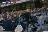 Įsiutęs P.Guardiola spyrė ir sulaužė savo kėdę: buvo paaiškinta, kodėl „Man City“ buvo nepatenkinti dėl pirmojo „Arsenal“ įvarčio