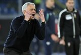 J.Mourinho užsidirbo raudoną kortelę, o 2 įvarčių deficitą panaikinusi „AS Roma“ išplėšė lygiąsias su „Verona“