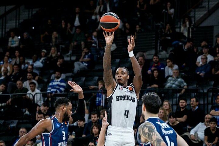 Stambulo derbyje – Walkerio debiutas „Bešiktaš“ gretose ir „Anadolu Efes“ pergalė