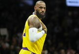 Jamesas vedė „Lakers“ į pergalę Reaveso sugrįžimo rungtynėse