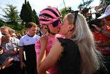 Smūgis slovėnų viltims: „Tour de France“ čempionas nevyks į Paryžių, jo mergina netikėtai palikta už borto