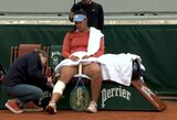 „Roland Garros“: kojos skausmus kentusi Vladson po pertraukos dėl lietaus išbarstė pranašumą ir baigė pasirodymą vienetuose