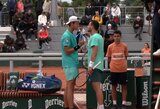 „Gal išsaiškinam santykius lauke?“: „Roland Garros“ kvalifikacijoje tenisininkus puolė raminti teisėjas