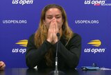 Jau pirmajame „US Open“ rate kritusi M.Sakkari nesulaikė ašarų, I.Swiatek startavo galingai