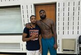 LeBronas Jamesas sureagavo į gandus sužadinusią nuotrauką