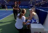 Gauff Dubajuje laimėjo net ir pagerinusi nemalonų rekordą, Rybakina atsisakė tęsti mačą