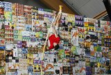 Stokholme – Duplančio šuolis per „Lidl“ sieną: pasaulio šuolio su kartimi čempionas įveikė 5,5 m aukščio lentyną