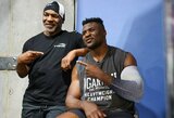 F.Ngannou sugrįžta į narvą: paaiškėjo, kada įvyks jo debiutinė kova PFL organizacijoje