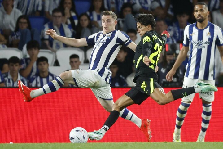 Rungtynių pabaigoje 3 įvarčius pelnęs „Atletico“ sutriuškino „Real Sociedad“