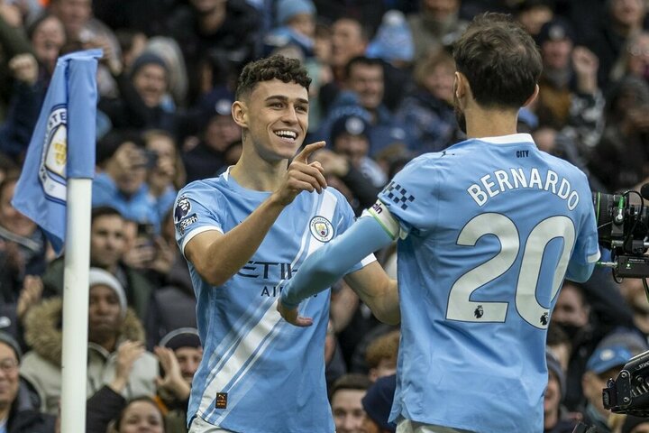 Dviejų įvarčių pranašumą išbarsčiusi „Manchester City“ per pridėtą laiką išplėšė tris taškus