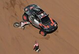 „Mane ištiko nelaimė“: italo motociklą prieš Dakaro finišą pervažiavo C.Sainzas