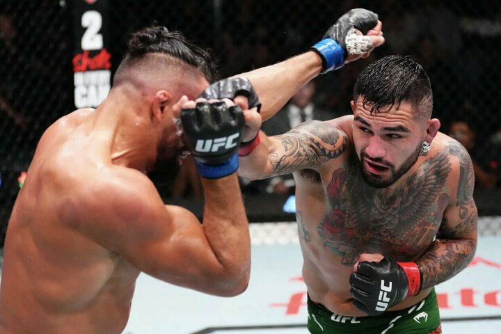 UFC: A.Hernandezas techniniu nokautu nutraukė net aštuonių M.Pereiros pergalių seriją