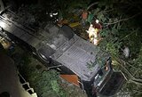 Tragedija Brazilijoje: futbolininkus vežęs autobusas virto nuo tilto, yra žuvusių