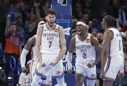 S.Curry traukiami „Warriors“ neatlaikė pratęsimo Oklahomoje