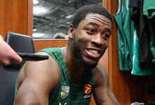 Mosesas Wrightas | „Stop“ kadras