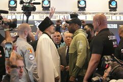 Oleksandras Usykas ir Danielis Dubois | Scanpix nuotr.