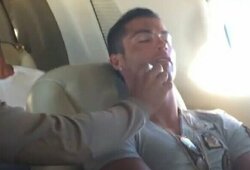 Drąsus pokštas: miegančiam C.Ronaldo į burną įspraudė maistą