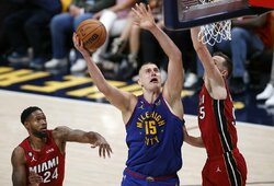 NBA finalo starte: N.Jokičiaus trigubas dublis ir „Nuggets“ pergalė
