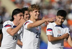 Pasaulio U-20 futbolo čempionate lietuvių kilmės R.Pukštas pelnė įvartį, o JAV rinktinė pateko į ketvirtfinalį