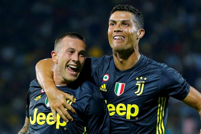 Federico Bernardeschi ir Cristiano Ronaldo | Scanpix nuotr.