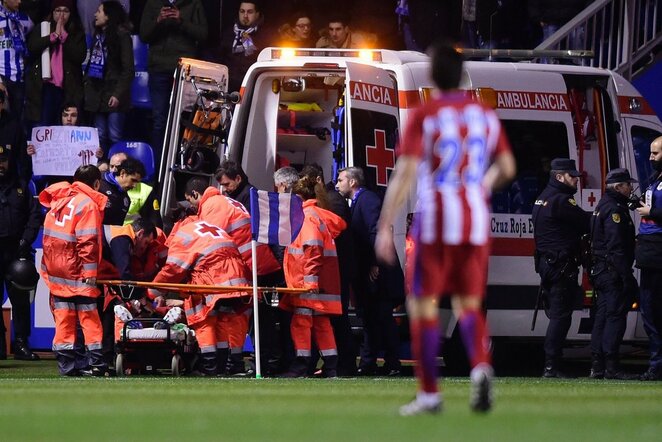Fernando Torress išgabenamas į ligoninę | Scanpix nuotr.