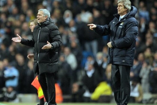Jose Mourinho (kair.) ir Manuelis Pellegrini (deš.) | AP/Scanpix nuotr.