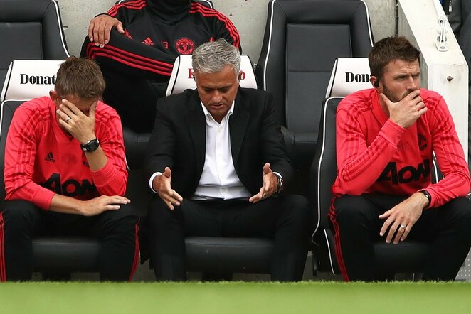 Jose Mourinho (viduryje) | Scanpix nuotr.