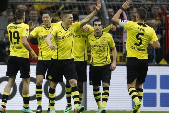 „Borussia“ žaidėjai džiaugiasi įvarčiu | AFP/Scanpix nuotr.