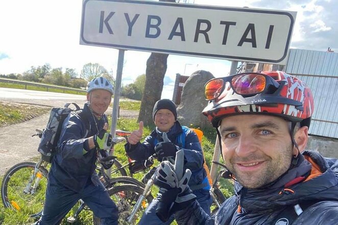V.Švedas su kolegomis rado alternatyvą lenktynėms: dviračiais aplink Lietuvą | Organizatorių nuotr.