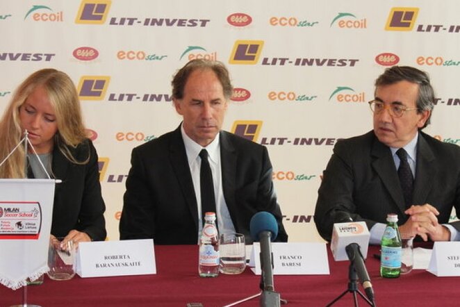 A.C. „Milan“ akademijos Lietuvoje pristatymas: Franco Baresi (centre), Stefano Taliani de Marchio (deš.) | Dominyko Genevičiaus nuotr.