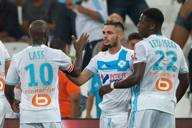 „Marseille“ futbolininkai švenčia įvartį | Scanpix nuotr.