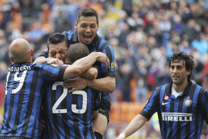 Inter klubo žaidėjai džiaugiasi įvarčiu | AP/Scanpix nuotr.