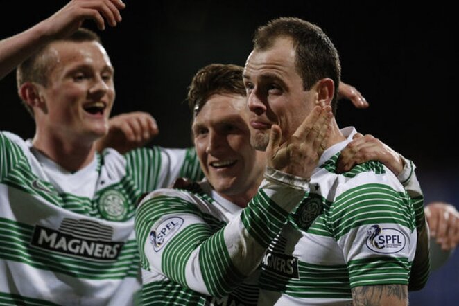 „Celtic“ žaidėjai (Anthony Stokesas deš.) džiaugiasi įvarčiu | Reuters/Scanpix nuotr.