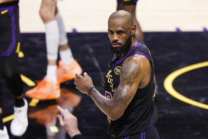 LeBronas Jamesas EPA/GERALD LEONG SHUTTERSTOCK OUT