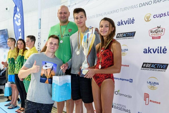 Buvęs olimpietis Darius Grigalionis su šeimos nariais | Organizatorių nuotr.