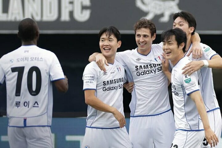 Edgaras Dubickas (centre) | Klubo nuotr.