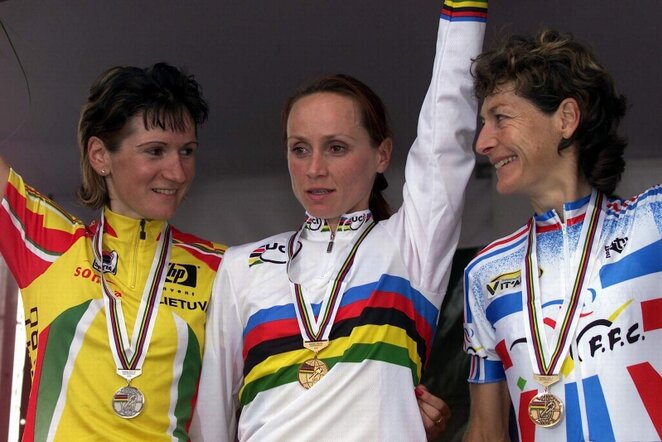 2001 m. pasaulio dviračių sporto čempionatas: R.Polikevičiūtė (aukso medalis) ir E.Pučinskaitė (sidabro medalis)