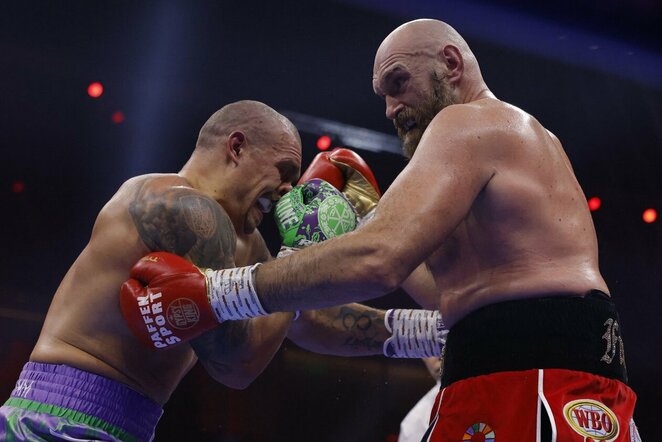 Oleksandras Usykas ir Tysonas Fury | Scanpix nuotr.