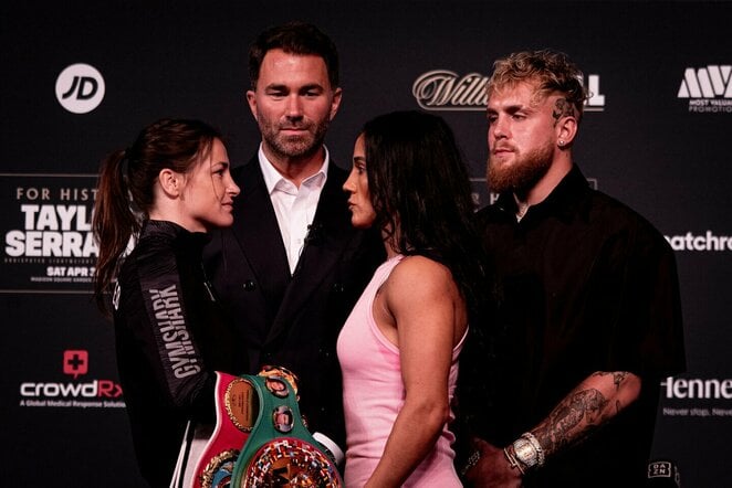 Katie Taylor, Amanda Serrano, Eddie Hearnas ir Jake'as Paulas | Scanpix nuotr.