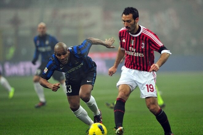 Gianluca Zambrotta (dešinėje) rungtynėse prieš Milano „Inter“ | AFP/Scanpix nuotr.