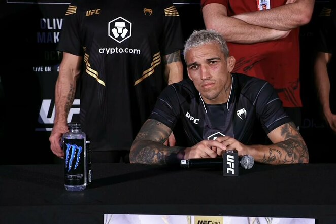 Charlesas Oliveira | „Stop“ kadras