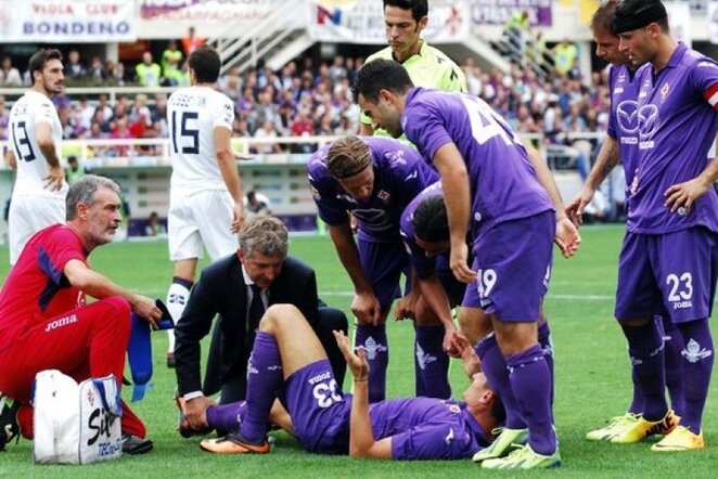 „Fiorentina“ ne tik prarado du taškus, bet traumą patyrė ir Mario Gomezas | LaPresse/Scanpix nuotr.