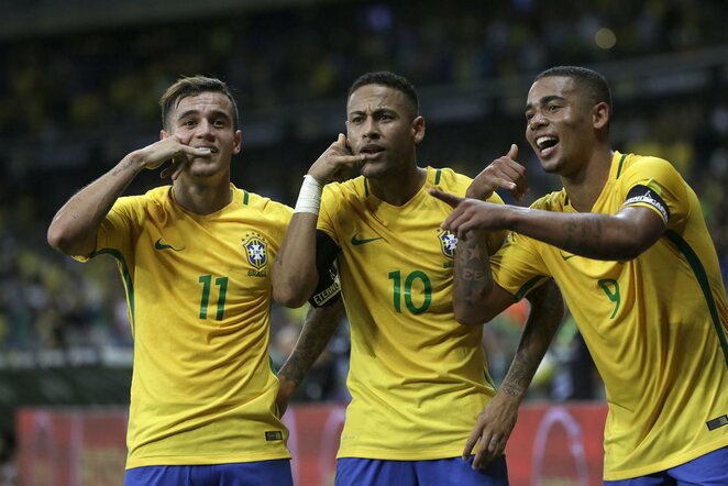 Philippe Coutinho (kair.) ir Neymaras (centre) | Scanpix nuotr.