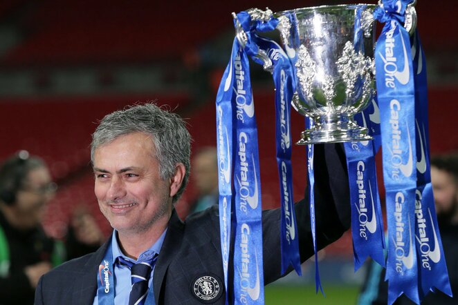 Jose Mourinho šį trofėjų jau laimėjo tris kartus | Scanpix nuotr.