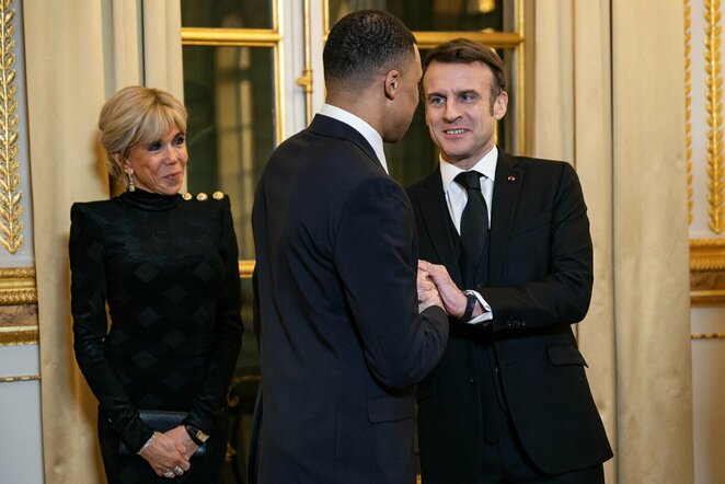 Kylianas Mbappe ir Emmanuelis Macronas | Scanpix nuotr.