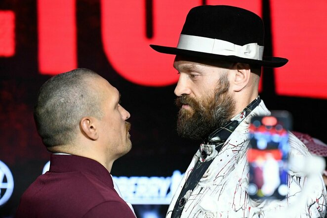 Oleksandras Usykas ir Tysonas Fury | Scanpix nuotr.