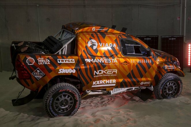 A.Juknevičius prieš Dakaro ralį pristatė naująjį automobilio dizainą | Roko Lukoševičiaus/BNS Foto nuotr.