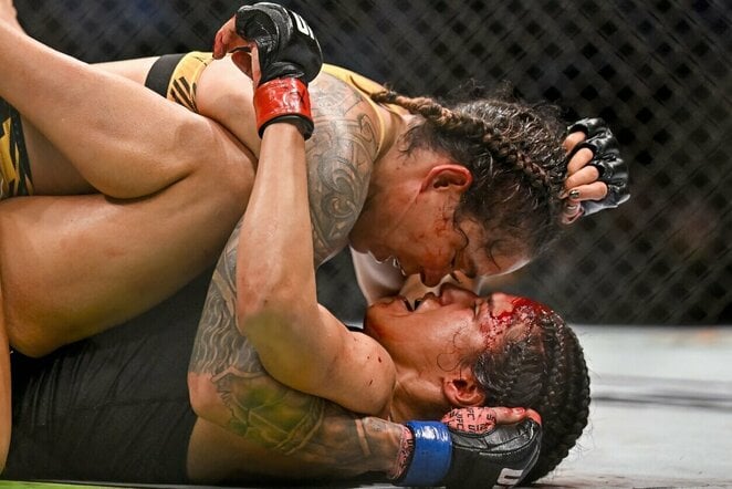 Amanda Nunes ir Julianna Pena | Scanpix nuotr.