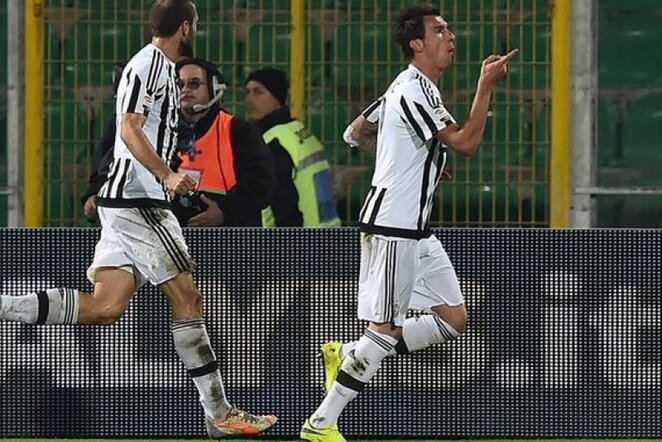 Mario Mandžukičius įmušė pirmą įvartį | AFP/Scanpix nuotr.